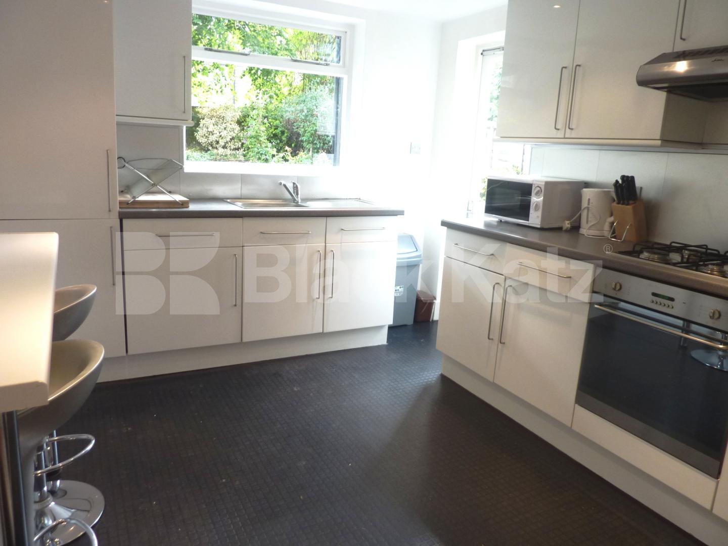 			NEW INSTRUCTION!, 1 Bedroom, 1 bath, 1 reception Flat			 Sussex Way, HOLLOWAY